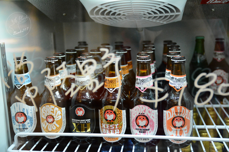 Banbi217 美食旅遊: 穿越九千公里交給你.洗衣咖啡館.台北捷運中山國中站下午茶甜點.工業風.黑胡椒芒果米布丁塔.藍莓塔