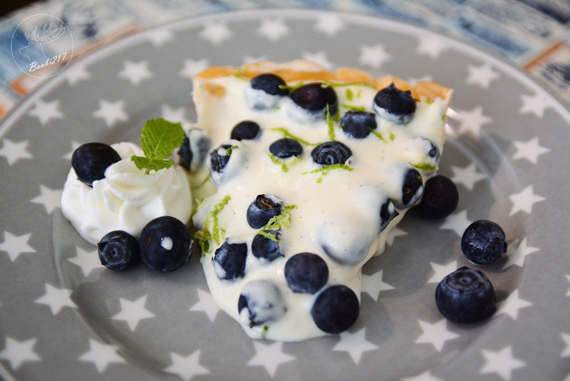 Banbi217 美食旅遊: 穿越九千公里交給你.洗衣咖啡館.台北捷運中山國中站下午茶甜點.工業風.黑胡椒芒果米布丁塔.藍莓塔