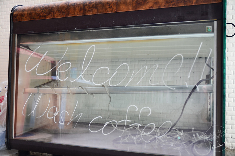 Banbi217 美食旅遊: 穿越九千公里交給你.洗衣咖啡館.台北捷運中山國中站下午茶甜點.工業風.黑胡椒芒果米布丁塔.藍莓塔