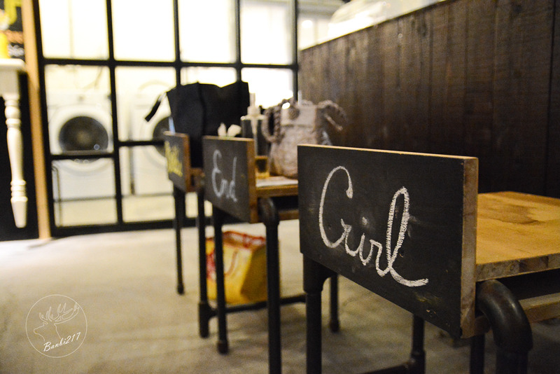 Banbi217 美食旅遊: 穿越九千公里交給你.洗衣咖啡館.台北捷運中山國中站下午茶甜點.工業風.黑胡椒芒果米布丁塔.藍莓塔