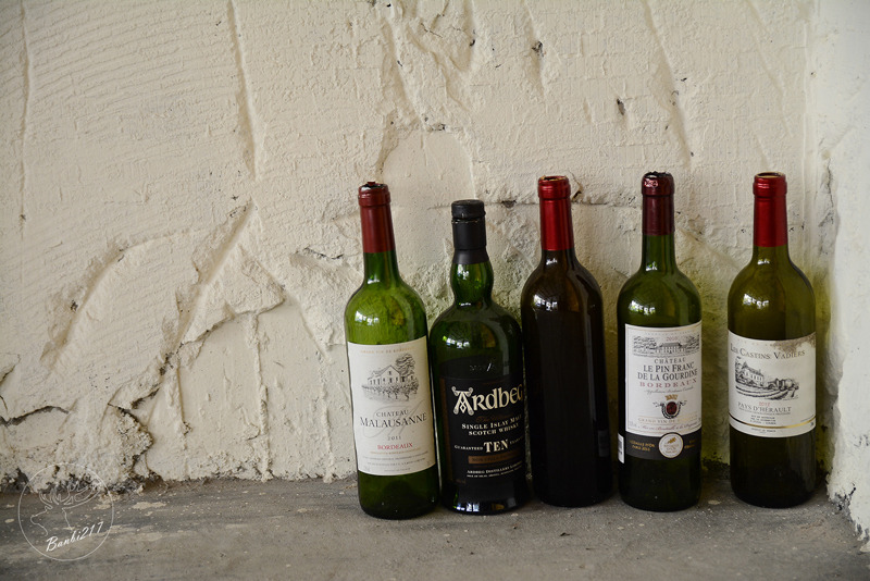 Banbi217 美食旅遊: 穿越九千公里交給你.洗衣咖啡館.台北捷運中山國中站下午茶甜點.工業風.黑胡椒芒果米布丁塔.藍莓塔