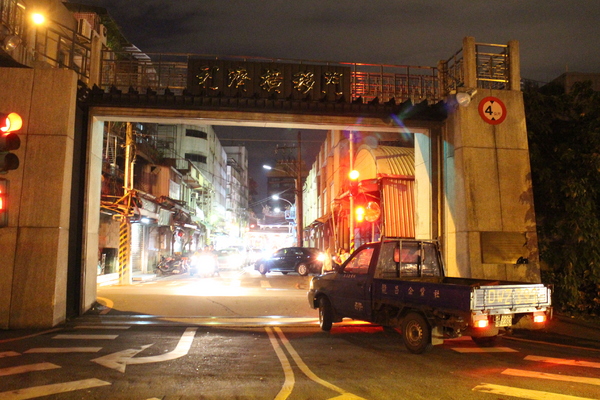 新月橋：新月橋