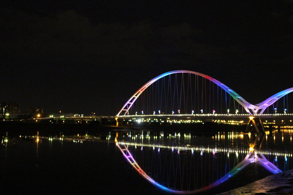 新月橋：新月橋