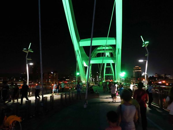 【新莊旅遊】新月橋-散步、河景、美麗橋墩盡收眼底-板橋