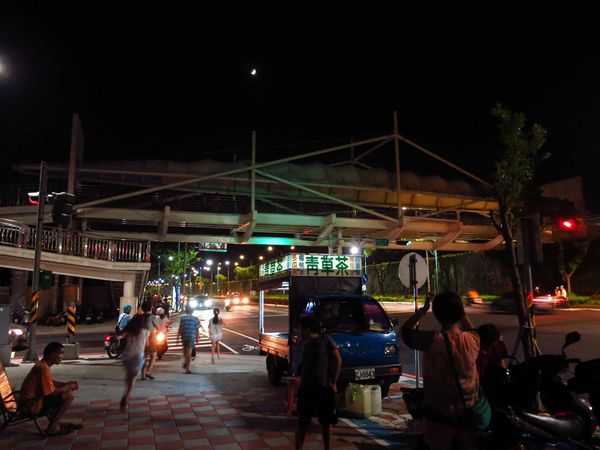 【新莊旅遊】新月橋-散步、河景、美麗橋墩盡收眼底-板橋