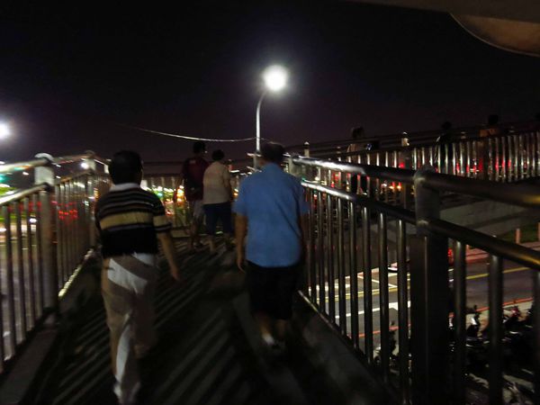 【新莊旅遊】新月橋-散步、河景、美麗橋墩盡收眼底-板橋