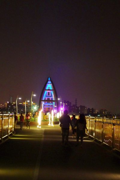 新月橋：新莊-越夜越美麗之璀璨新月橋