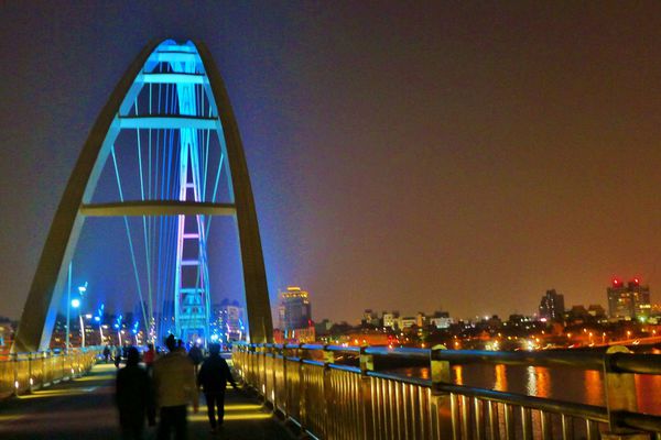 新月橋：新莊-越夜越美麗之璀璨新月橋