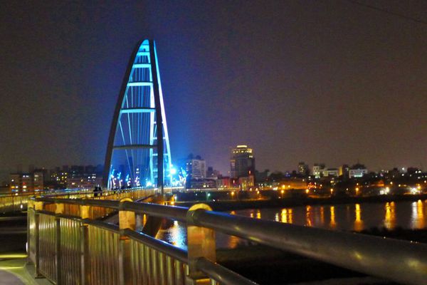 新月橋：新莊-越夜越美麗之璀璨新月橋