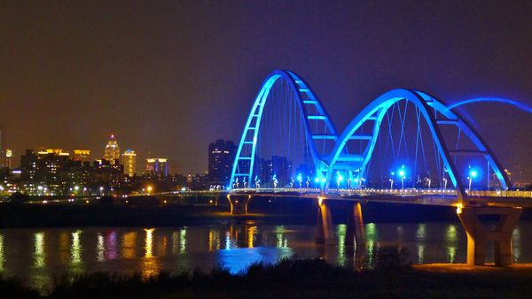 新月橋：新莊-越夜越美麗之璀璨新月橋