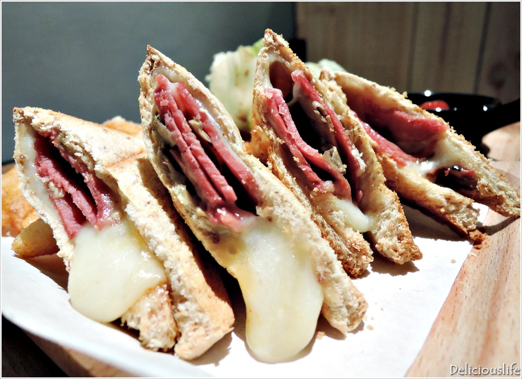 火烤牛肉佐香炒蘑菇帕尼尼150-4