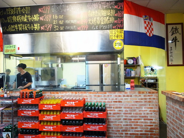 鐵牛原味碳烤牛排：<新北|板橋>嚴選美國CHOICE等級牛肉~平價牛排佼佼者~鐵牛原味碳烤牛排(邀約)