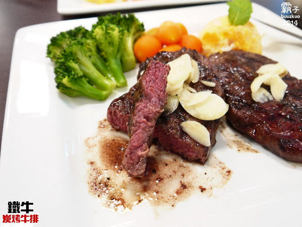 鐵牛原味碳烤牛排:鐵牛原味炭烤牛排,櫻桃鴨胸肉真是令人激賞阿~~