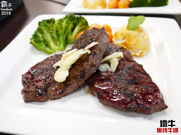 鐵牛原味碳烤牛排:鐵牛原味炭烤牛排,櫻桃鴨胸肉真是令人激賞阿~~