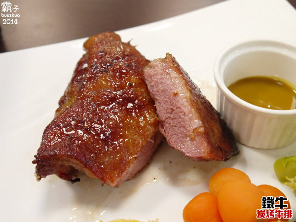 鐵牛原味碳烤牛排:鐵牛原味炭烤牛排,櫻桃鴨胸肉真是令人激賞阿~~