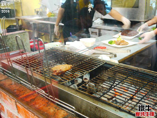 鐵牛原味碳烤牛排:鐵牛原味炭烤牛排,櫻桃鴨胸肉真是令人激賞阿~~