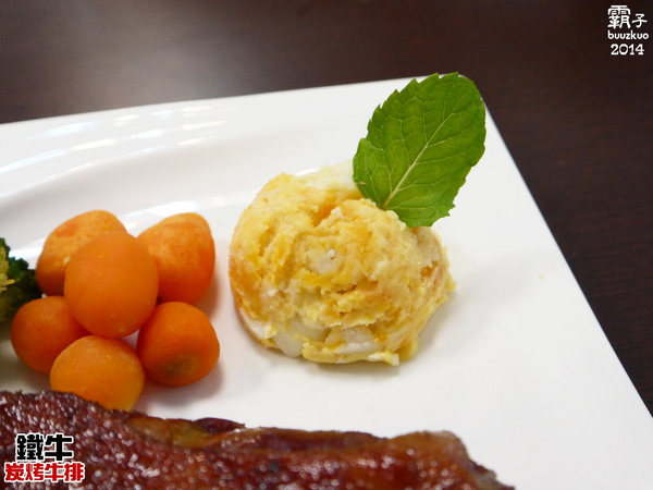 鐵牛原味碳烤牛排:鐵牛原味炭烤牛排,櫻桃鴨胸肉真是令人激賞阿~~