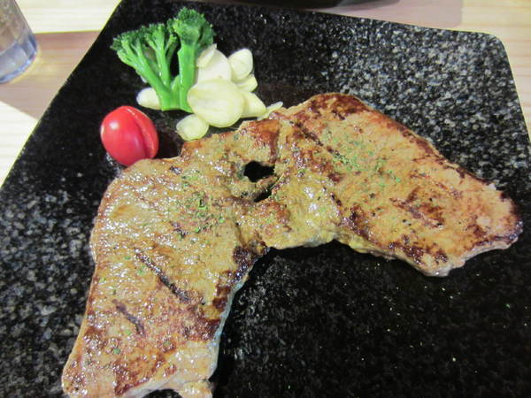 怪獸牛排屋：【橘子雞排】中山捷運站-美式風格之怪獸牛排屋~