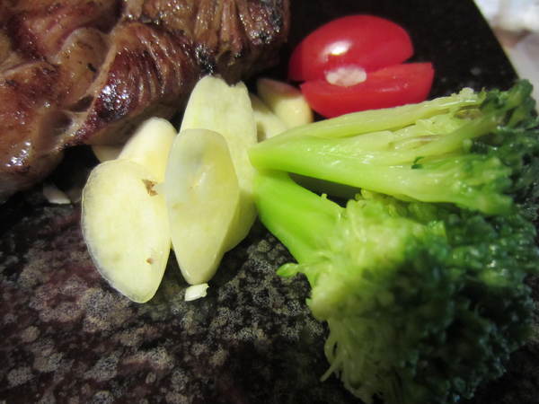 怪獸牛排屋：【橘子雞排】中山捷運站-美式風格之怪獸牛排屋~