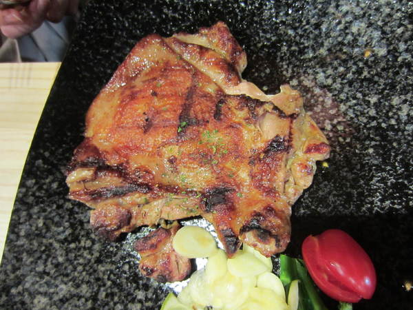 怪獸牛排屋：【橘子雞排】中山捷運站-美式風格之怪獸牛排屋~