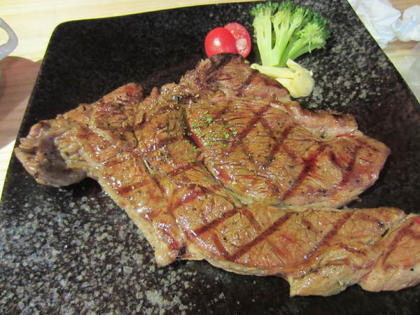 怪獸牛排屋：【橘子雞排】中山捷運站-美式風格之怪獸牛排屋~