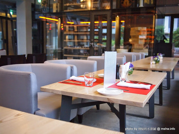 Beluga Restaurant&Bar(Beluga 法式餐酒館)：【食記】台中Beluga Restaurant & Bar 法式餐酒館@西屯 : 炫彩奪目,低調中帶點奢華!米其林等級的南法美味