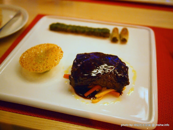 Beluga Restaurant&Bar(Beluga 法式餐酒館)：【食記】台中Beluga Restaurant & Bar 法式餐酒館@西屯 : 炫彩奪目,低調中帶點奢華!米其林等級的南法美味