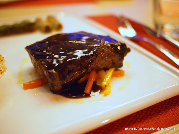 Beluga Restaurant&Bar(Beluga 法式餐酒館)：【食記】台中Beluga Restaurant & Bar 法式餐酒館@西屯 : 炫彩奪目,低調中帶點奢華!米其林等級的南法美味