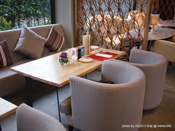 Beluga Restaurant&Bar(Beluga 法式餐酒館)：【食記】台中Beluga Restaurant & Bar 法式餐酒館@西屯 : 炫彩奪目,低調中帶點奢華!米其林等級的南法美味