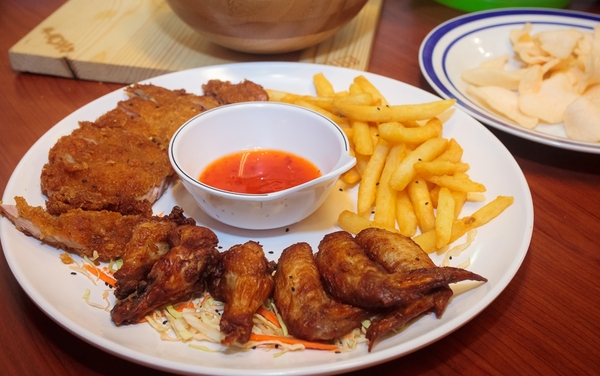 樂樂將異國風味料理:【高雄】Pizza超人起飛啦.樂樂將異國風味料理.桑尼瘦不了