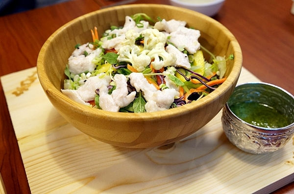 樂樂將異國風味料理:高雄【樂樂將異國風味料理】木盆沙拉推薦 高雄輕食 泰式奶茶 異國料理