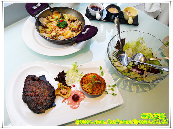 飛饗創意西式料理：【台南-東區】聖誕大餐新選擇! 創意x美味x西式料理!!《飛饗創意西式料理》