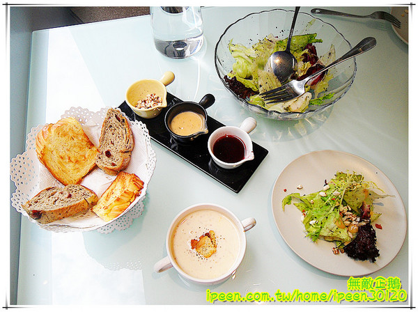 飛饗創意西式料理：【台南-東區】聖誕大餐新選擇! 創意x美味x西式料理!!《飛饗創意西式料理》