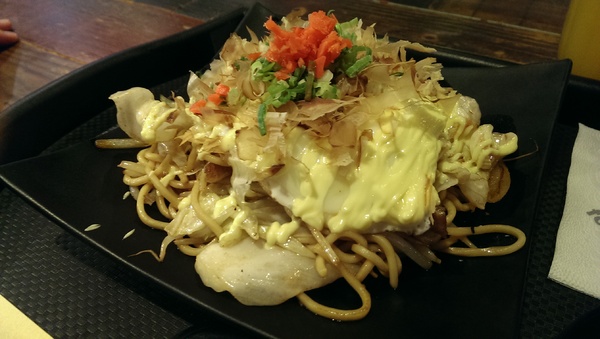 TAKO將(板橋大遠百店)：《新北。板橋大食代》TAKO 將│跳舞的柴魚片~日式炒麵+醬油章魚燒