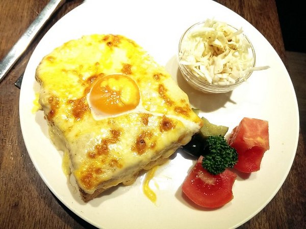 圖書館對面 Duimin cafe & deli:《中和》圖書館對面的好選擇~濃郁咖哩歐姆蛋×焗烤庫克太太×輕食早午餐@永安市場站