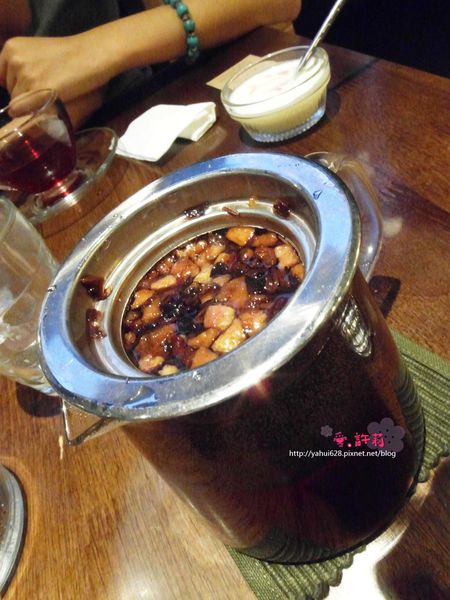 圖書館對面。許莉