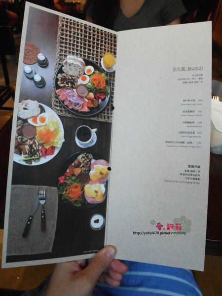 圖書館對面。許莉