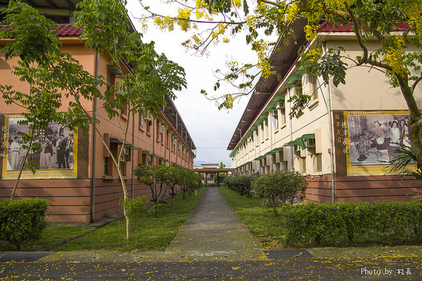 【遊記】{屏東。內埔鄉}榮民黃金隧道:【遊記】{屏東。內埔鄉}阿勃勒~黃金隧道