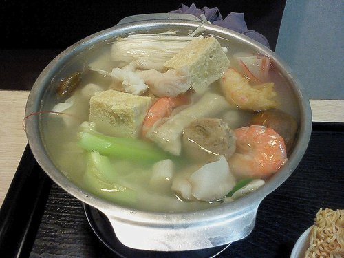 日光蜂潮 美食館:日光蜂潮-三民區建工路506號(雄工正對面)