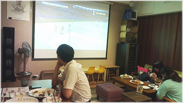 夢羅美式餐廳:<體驗> 夢羅美式餐廳~~~ 讓人會心一笑的周星馳美式小憩風格~餐點也很療癒唷! <鄰近國父紀念館>