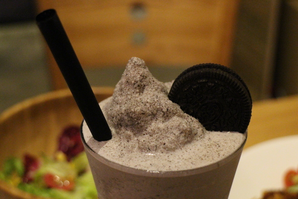 夢羅美式餐廳：台北【夢羅】Monroe美式餐廳-店內有大電視一起瘋世足