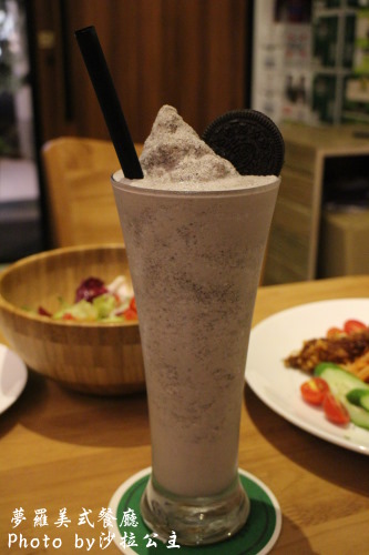 夢羅美式餐廳:台北【夢羅】Monroe美式餐廳-店內有大電視一起瘋世足