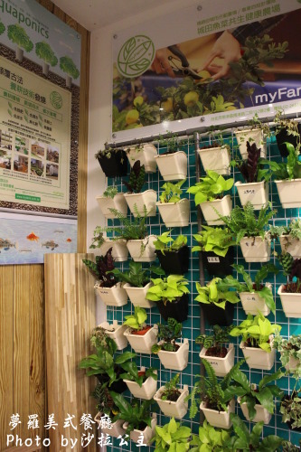 夢羅美式餐廳:台北【夢羅】Monroe美式餐廳-店內有大電視一起瘋世足