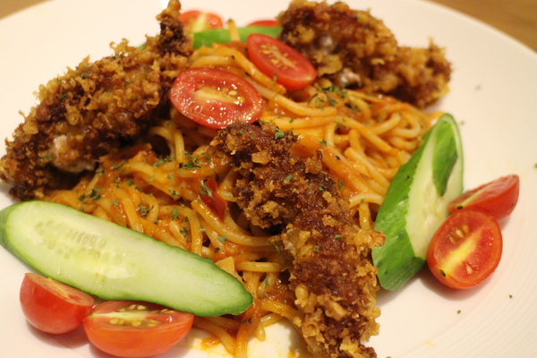 夢羅美式餐廳:台北【夢羅】Monroe美式餐廳-店內有大電視一起瘋世足