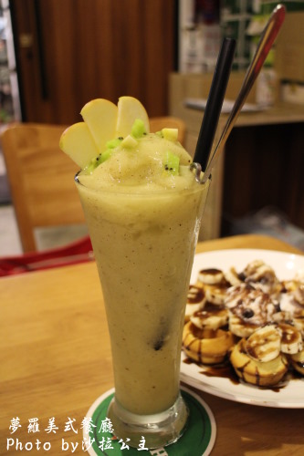 夢羅美式餐廳:台北【夢羅】Monroe美式餐廳-店內有大電視一起瘋世足