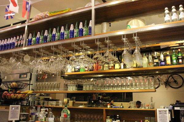 夢羅美式餐廳:台北【夢羅】Monroe美式餐廳-店內有大電視一起瘋世足