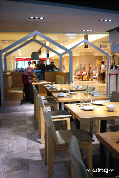 開飯川食堂(阪急店)：［台北信義區］創意美味川菜。【開飯川食堂/阪急店】蔥椒好麻雞/臭豆腐撞皮蛋/五更腸旺/黃金美人腿套餐(捷運市政府站附近美食餐廳)