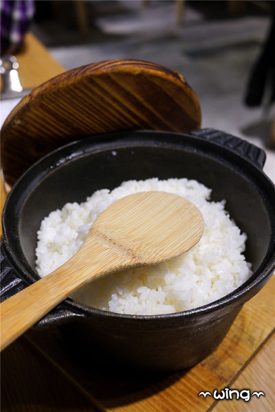 開飯川食堂(阪急店)：［台北信義區］創意美味川菜。【開飯川食堂/阪急店】蔥椒好麻雞/臭豆腐撞皮蛋/五更腸旺/黃金美人腿套餐(捷運市政府站附近美食餐廳)