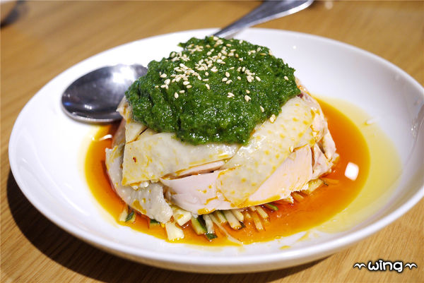 開飯川食堂(阪急店)：［台北信義區］創意美味川菜。【開飯川食堂/阪急店】蔥椒好麻雞/臭豆腐撞皮蛋/五更腸旺/黃金美人腿套餐(捷運市政府站附近美食餐廳)