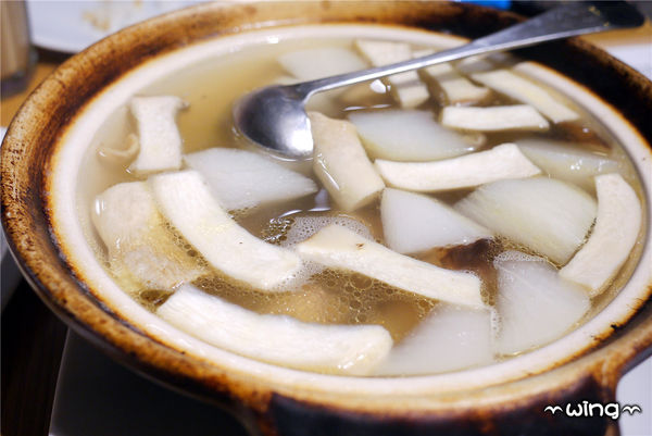 開飯川食堂(阪急店)：［台北信義區］創意美味川菜。【開飯川食堂/阪急店】蔥椒好麻雞/臭豆腐撞皮蛋/五更腸旺/黃金美人腿套餐(捷運市政府站附近美食餐廳)